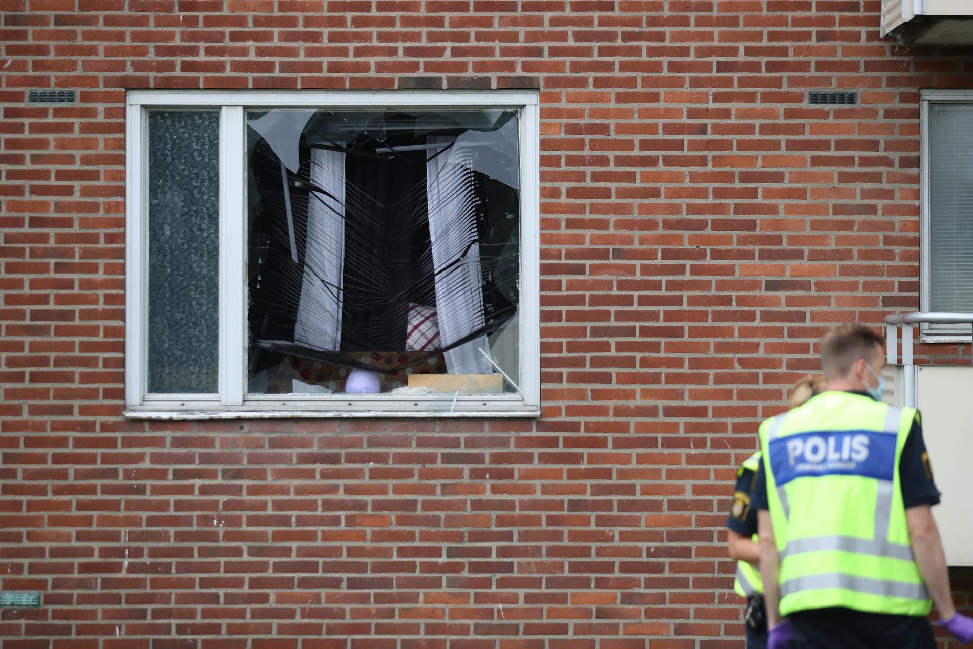 Fyra syskon och mamman till den åttaårige pojke som dödades i en garantattack mot en lägenhet i Biskopsgården i Göteborg 2017 får skadestånd från staten. Arkivbild.