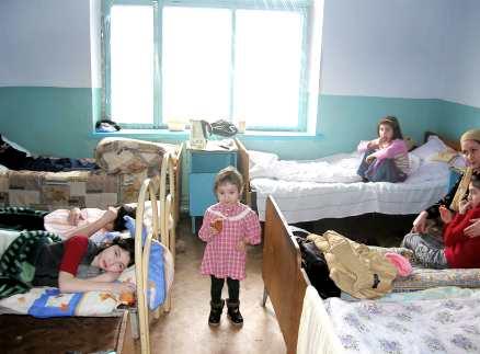 I december startade en våg av förgiftningar i Sjelkovskojdistriktet i Tjetjenien. De drabbade är främst vlickor och kvinnor.