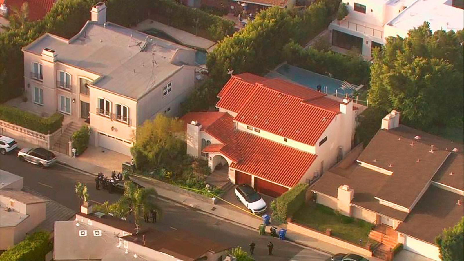Flygbild över Pop Smokes hem (med röda taket) i Hollywood Hills.