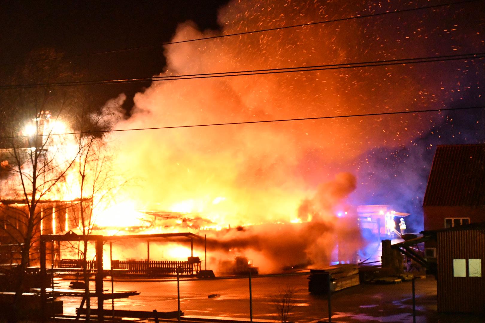 Brand i byggvaruhandel i Kågeröd.