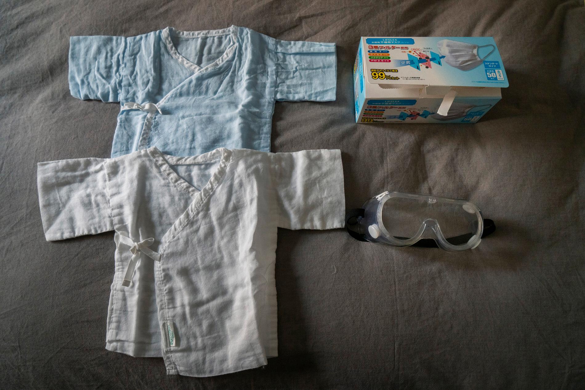 Vigor Liu har köpt skyddsglasögon och ansiktsmasker till det väntade barnet.