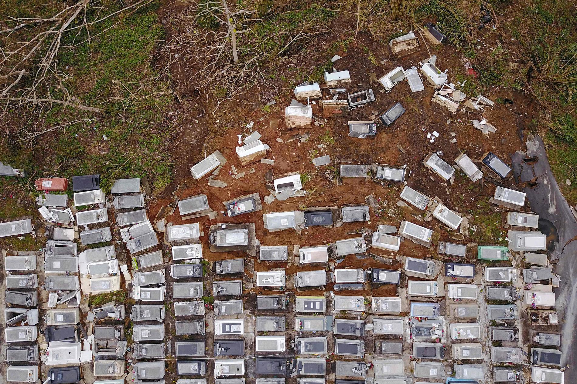 Kyrkogård efter orkanen Maria i Puerto Rico.