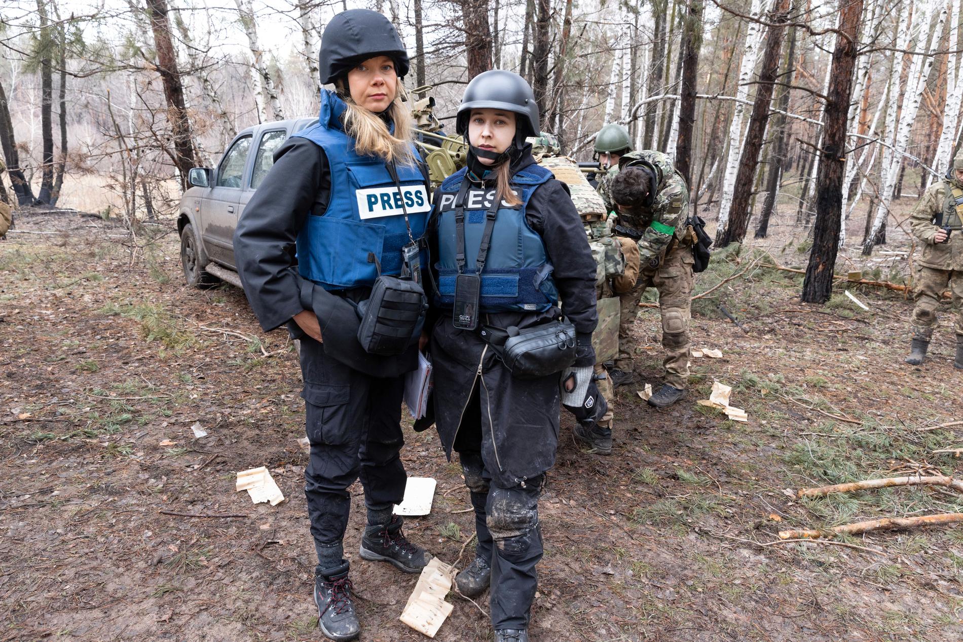 Aftonbladets reporter Emelie Svensson och fotograf Nora Savosnick, på plats i Ukraina. 