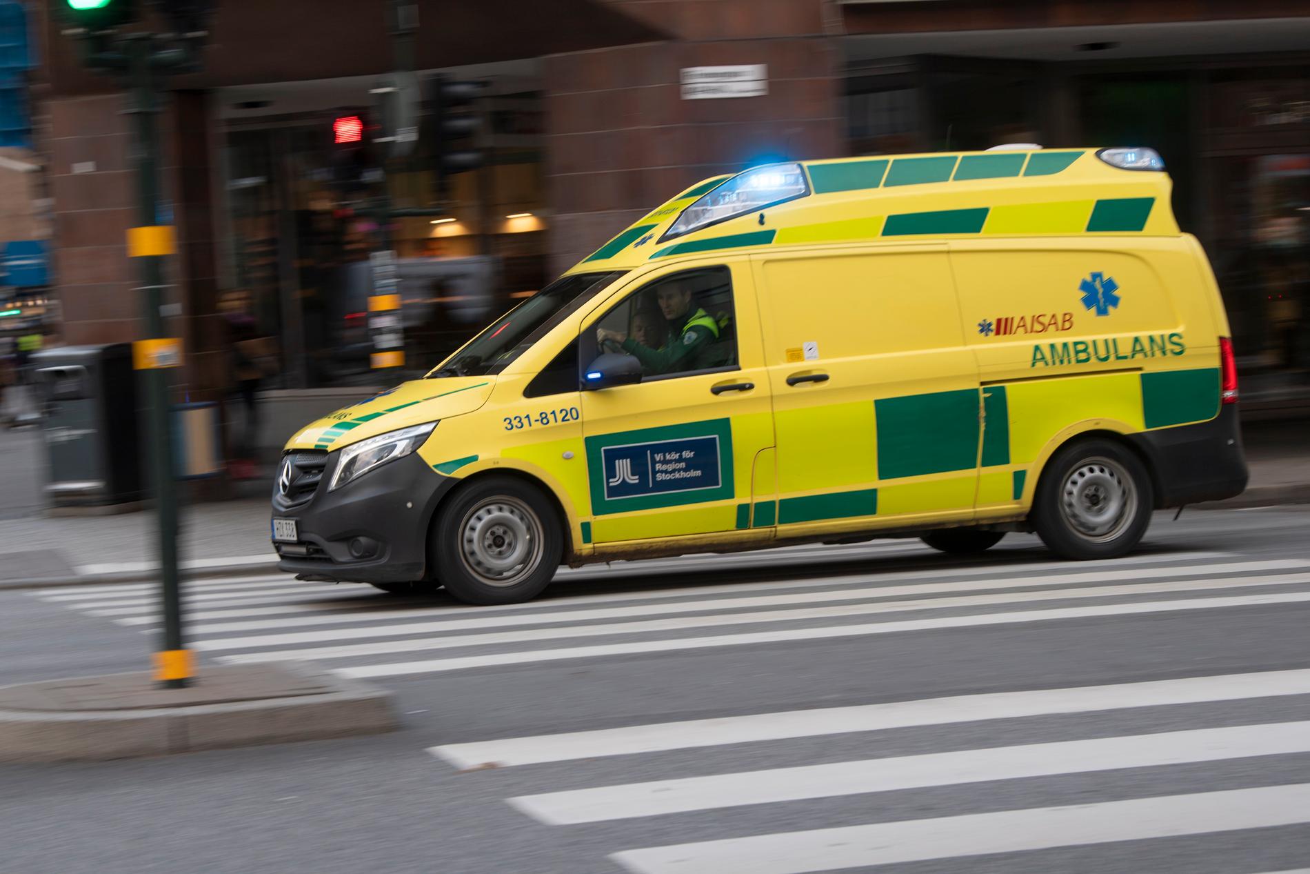 För de 10 000 svenskar som årligen drabbas av plötsligt hjärtstopp kan väntetiden på ambulans vara livsavgörande. Arkivbild.