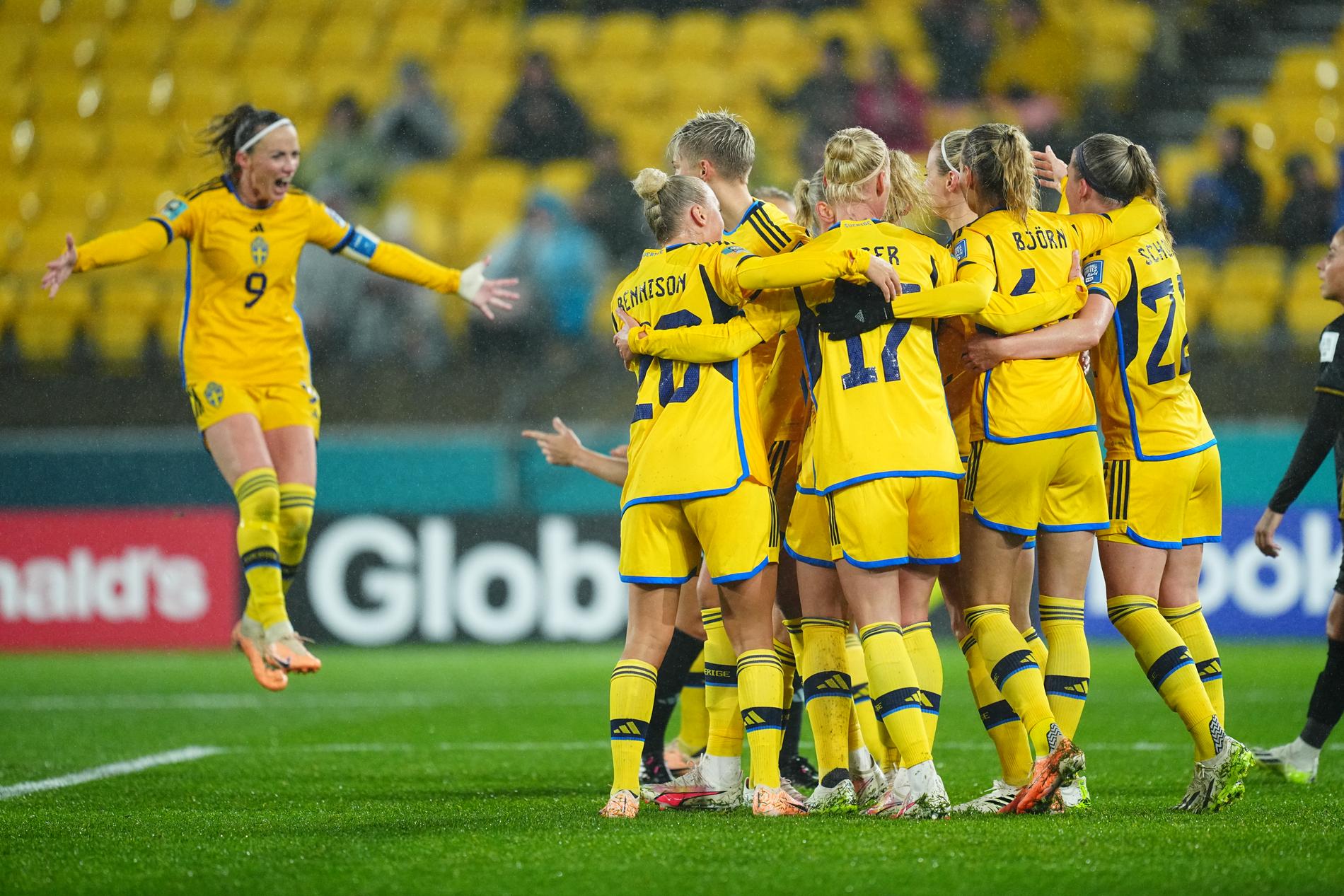 Sverige vann premiären mot Sydafrika med 2–1.