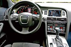Även i Audi Allroad sitter du mycket bra på förarplatsen. Det mesta av instrumenteringen sköts från ett reglage mellan framsätena - aningen krångligt.