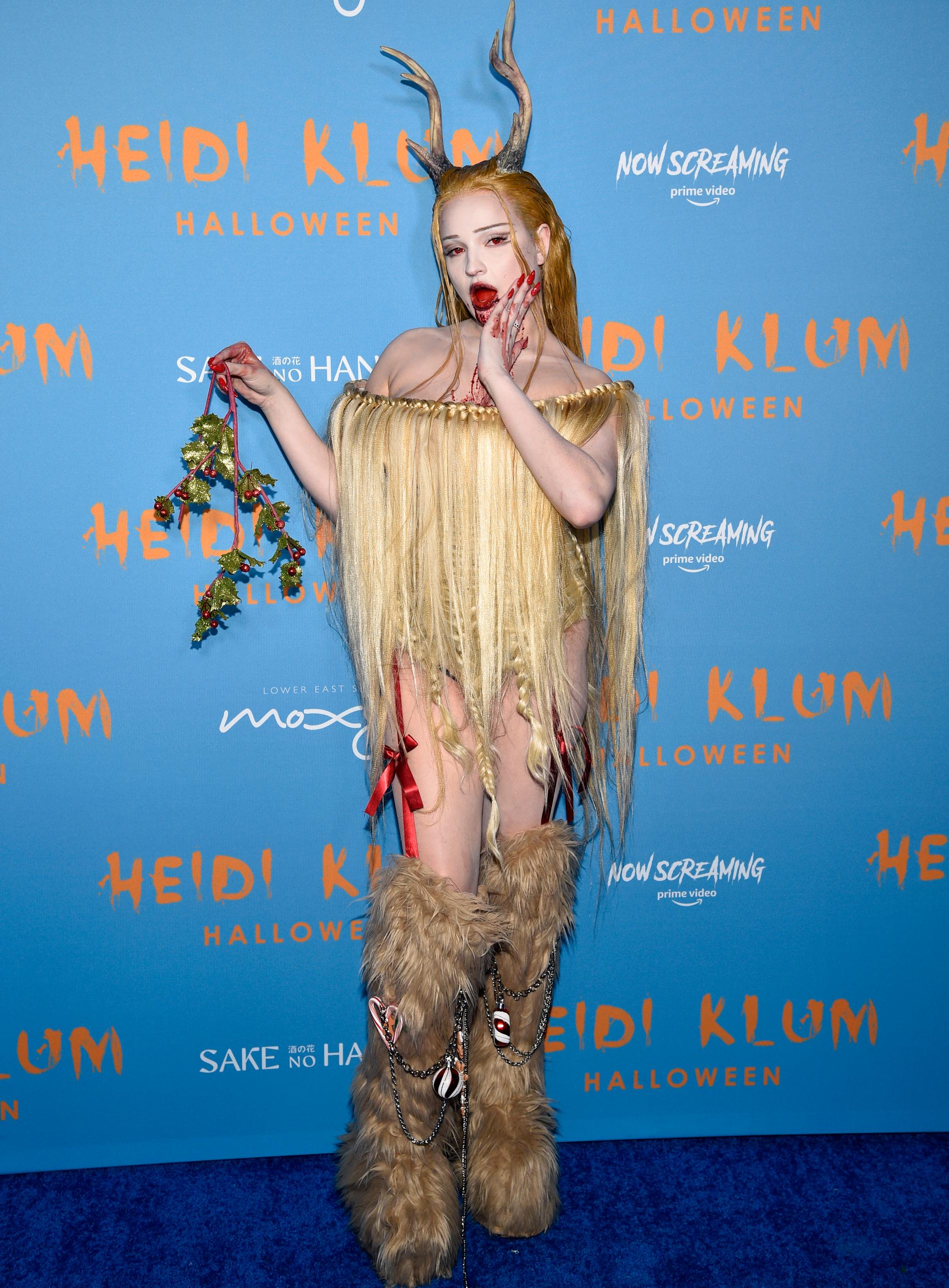 Tyska artisten Kim Petras i spektakulär outfit.