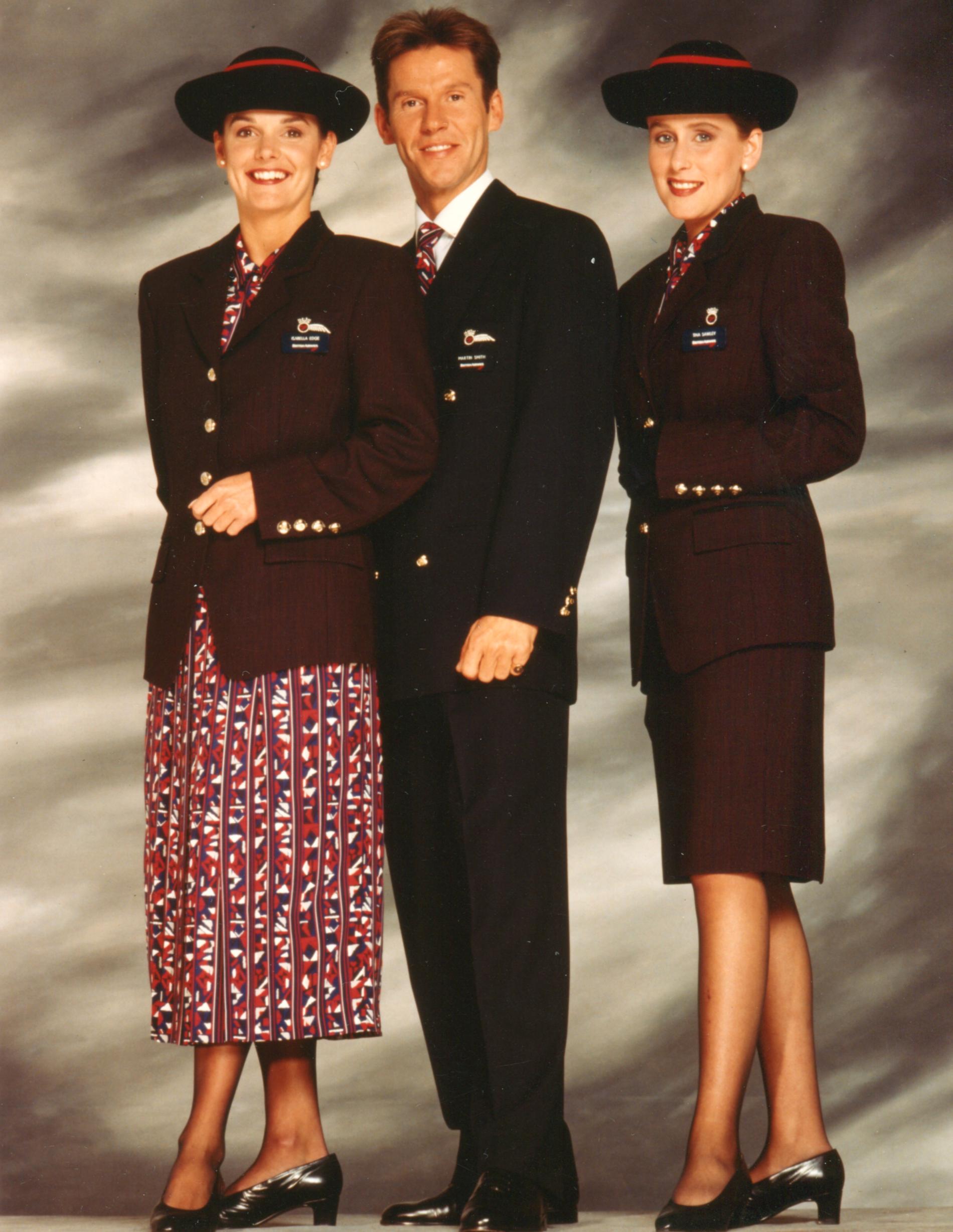 1993 och 90-talets mode syns tydligt i personalens uniformer. 