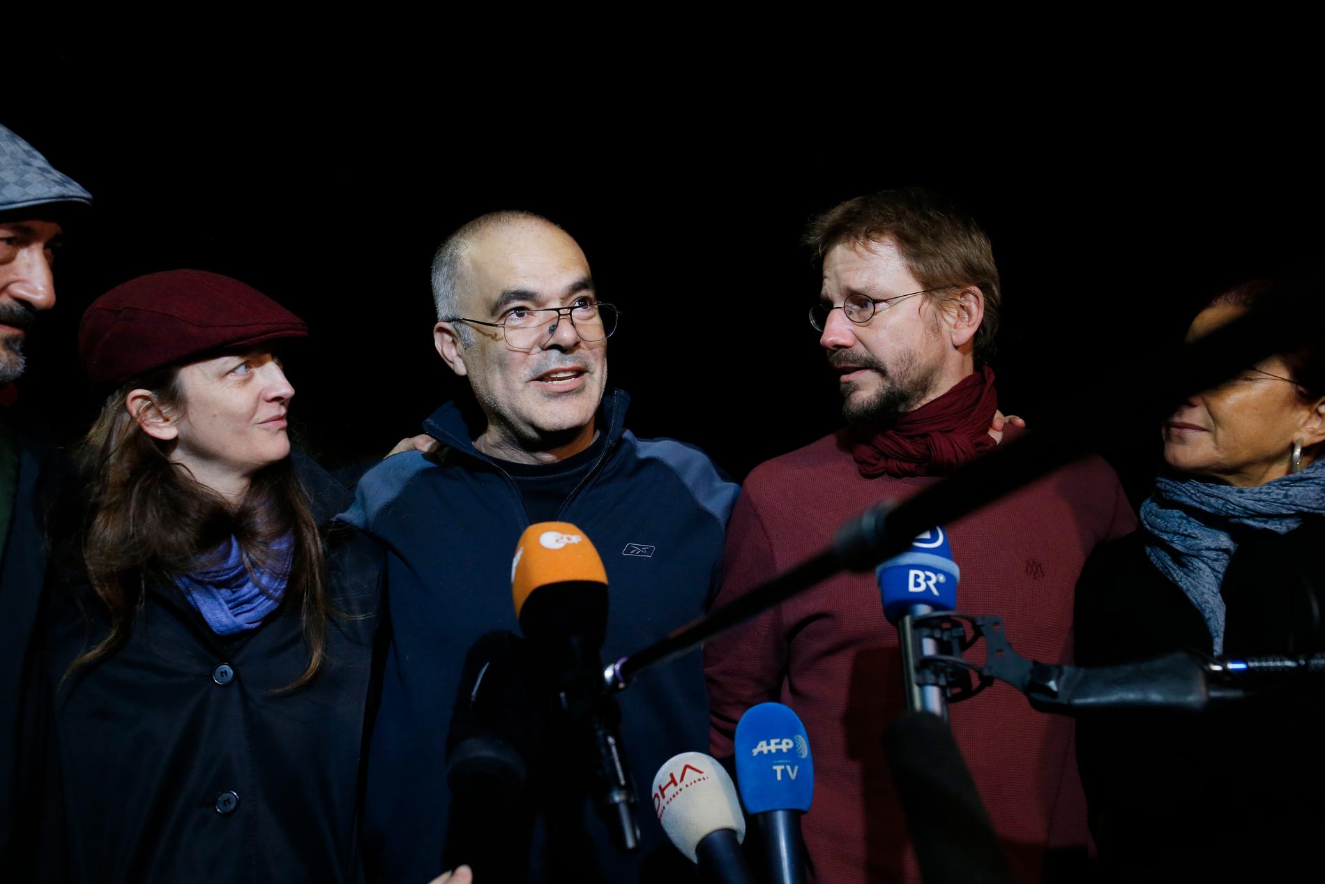 Svenske Ali Gharavi och tyske Peter Steudtner när de släpptes mot borgen efter fyra månader i häktet för två år sedan.