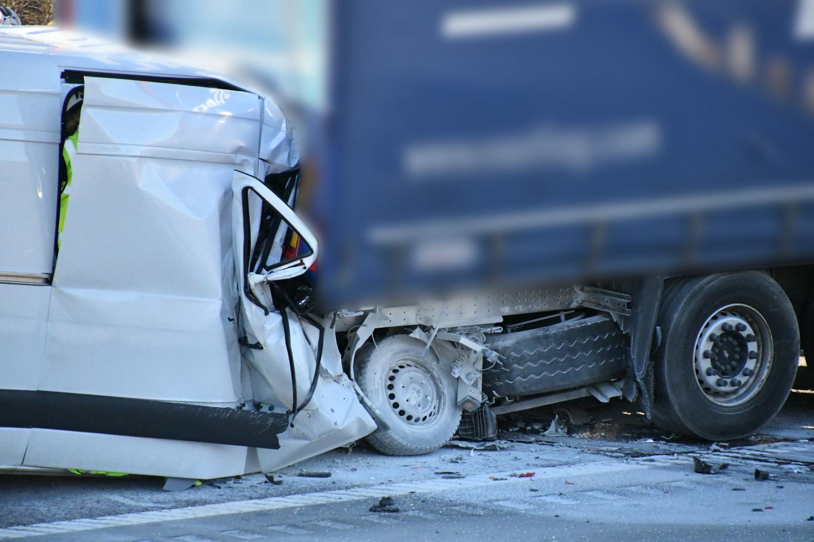 En olycka med flera fordon har inträffat på E6 i Burlöv kommun.
