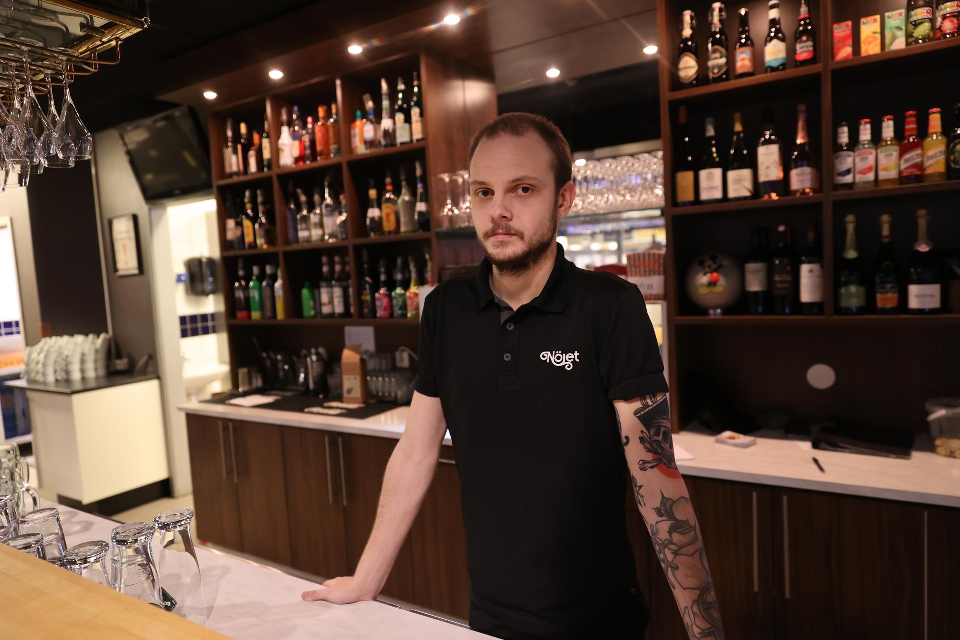 Linus Svensson är barchef på restaurang Nöjet i centrala Vetlanda. Han pratade med försvunna Tove på lördagsnatten. 