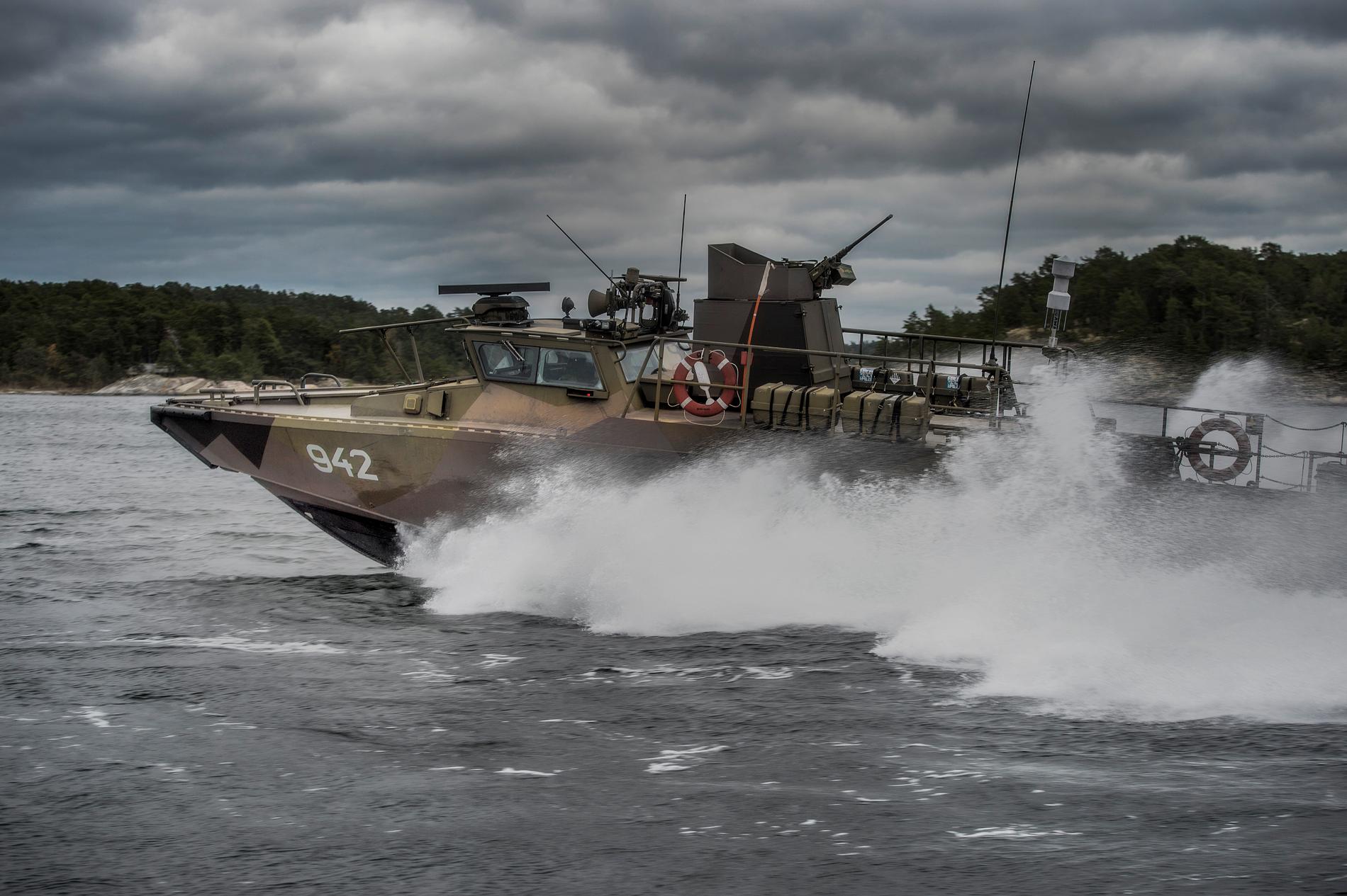 Stridsbåt 90 H under ubåtsjakten i Stockholms skärgård 2014. 