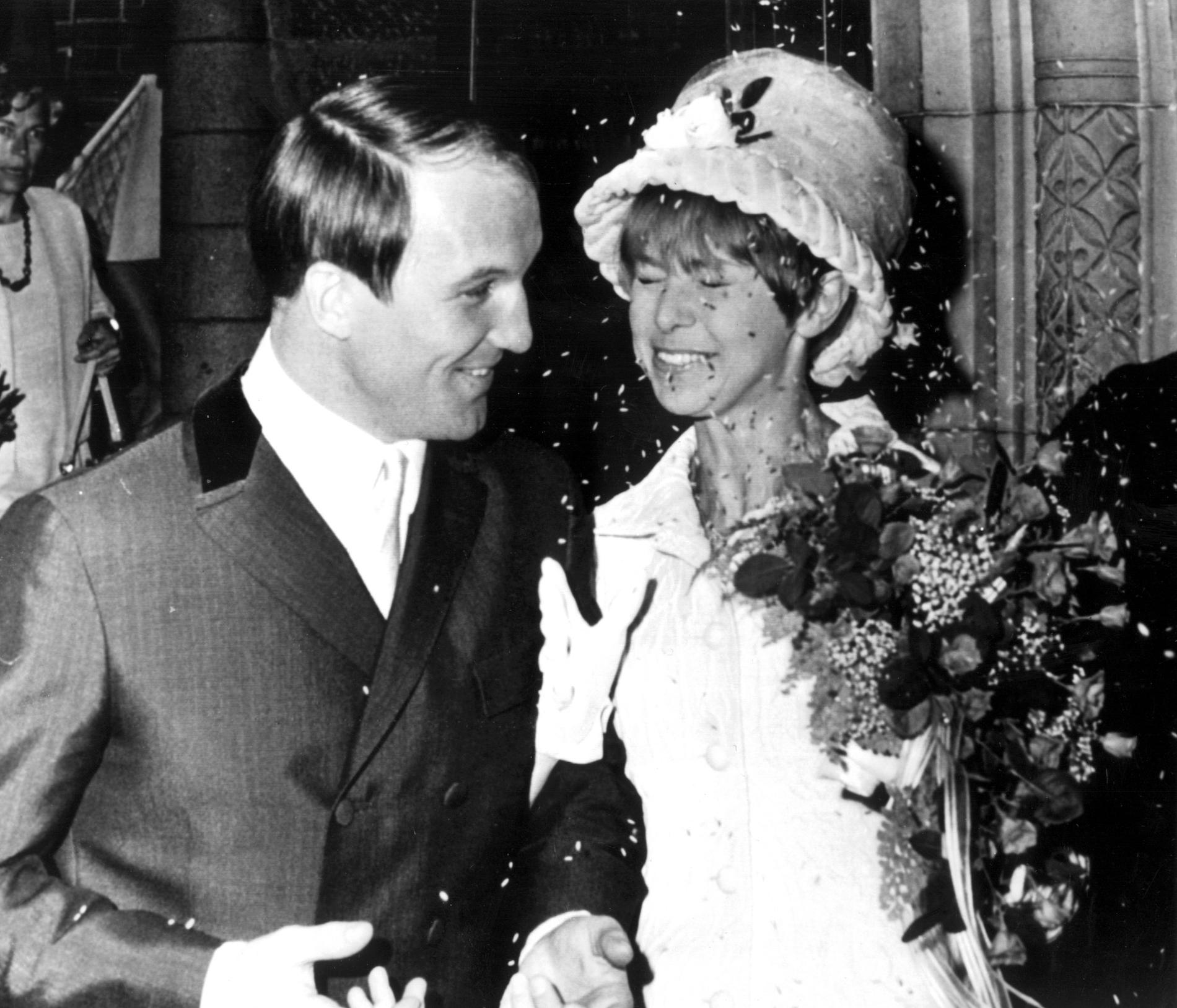 Anita Lindblom och boxaren Bosse Högberg gifter sig i Köpenhamn 1966. Arkivbild.