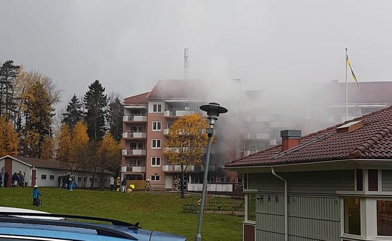 Branden i lägenheten i Åkersberga blev våldsam.