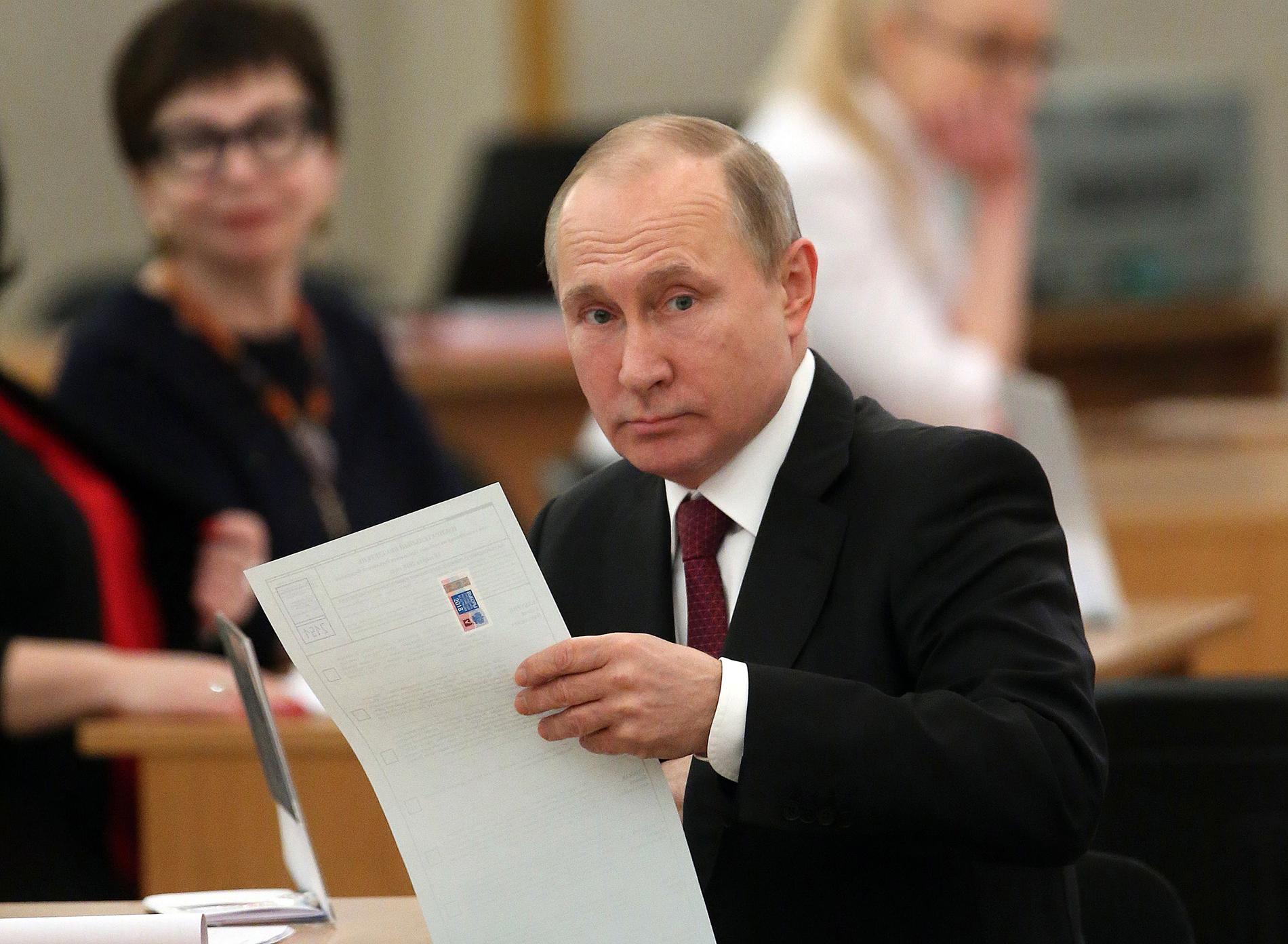 President Vladimir Putin röstar i Moskva.