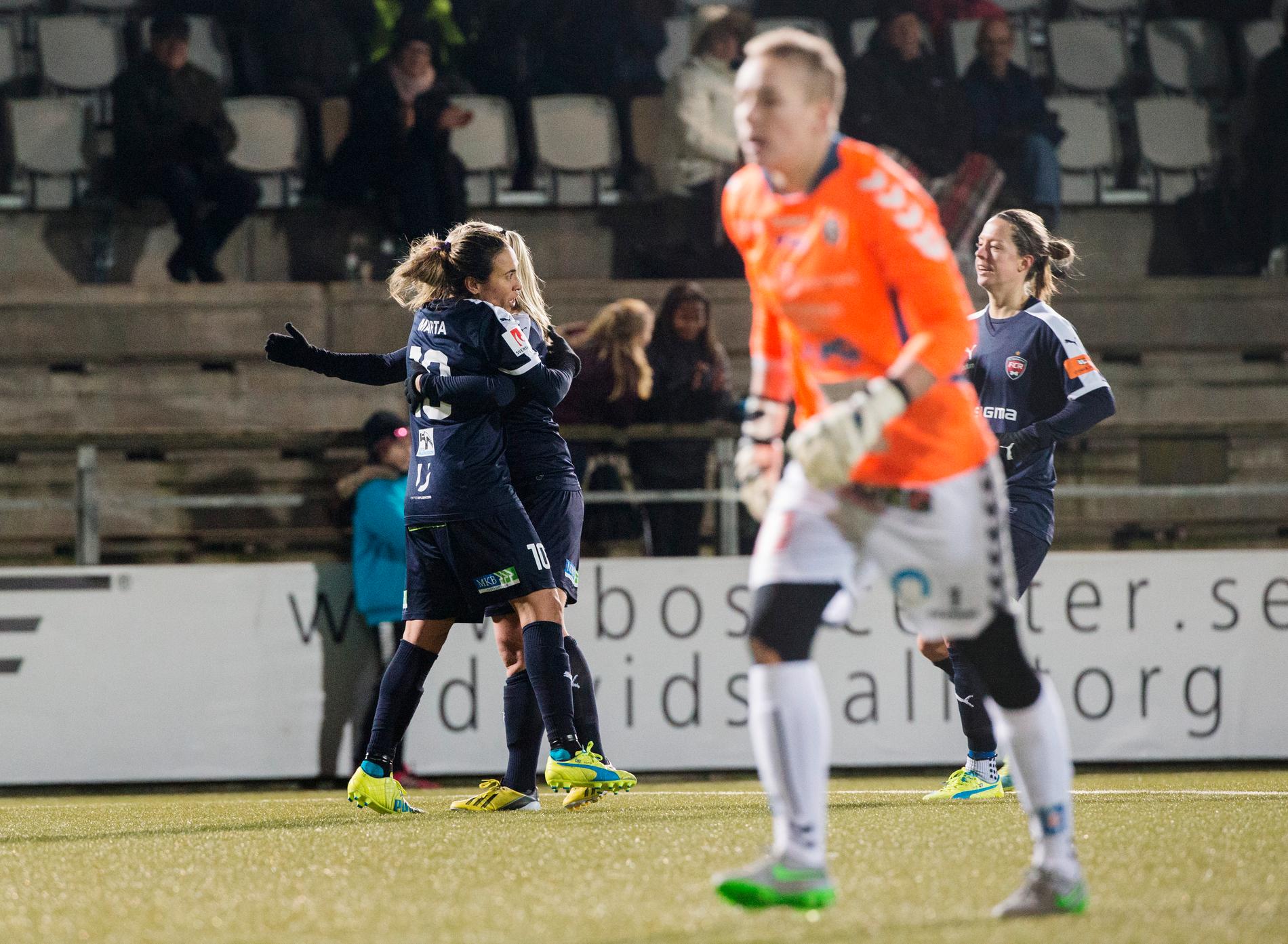 Marta firar ett av sina tre mål mot Kristianstad.