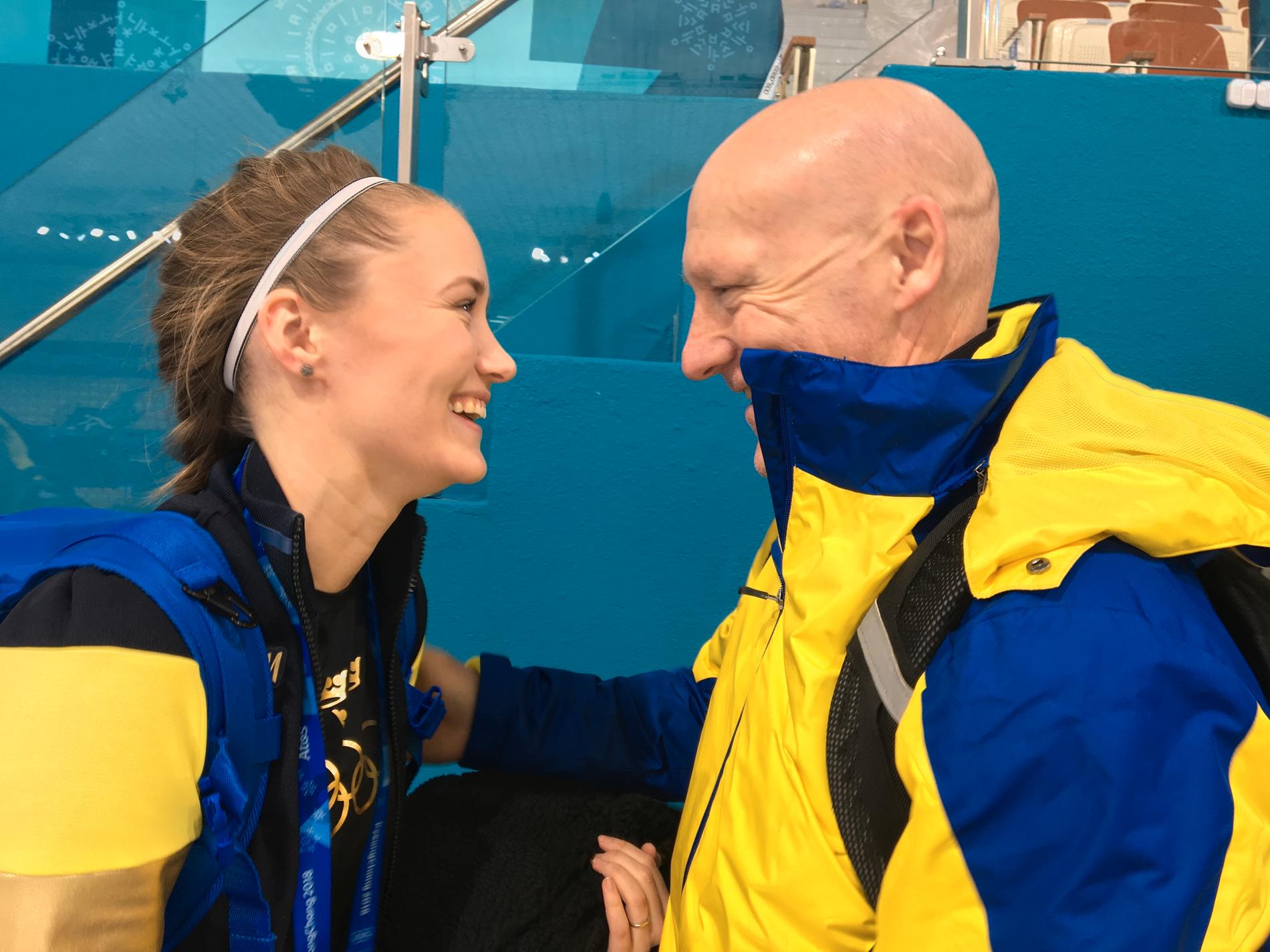 Stuart McManus har åkt till Sydkorea för att följa dottern Sara i OS-curlingen.