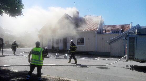 En restaurang i Borgholm på Öland står i full brand.