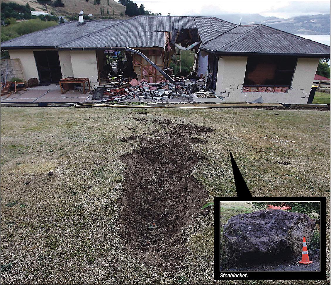 Totalförstört Jordskalvet i Nya Zeeland har orsakat enorma skador – i kuststaden Lyttleton drog ett gigantiskt stenblock tvärs igenom huset. I andra städer har hus jämnats med marken.