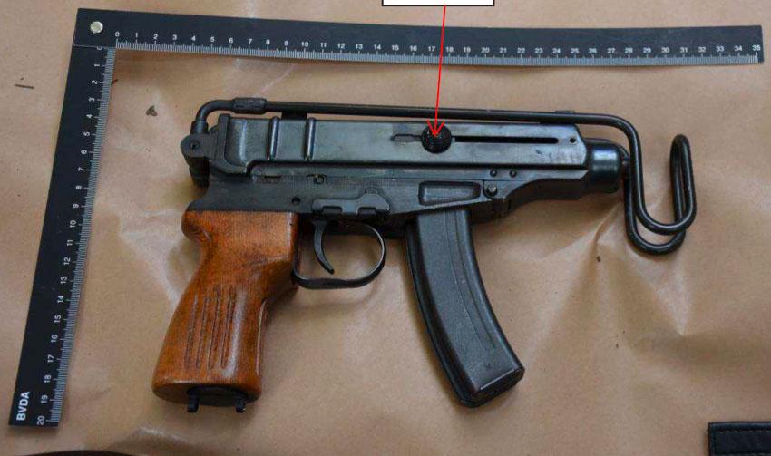 Polisens bild på den kulsprutepistol som misstänks ha använts vid dådet. 