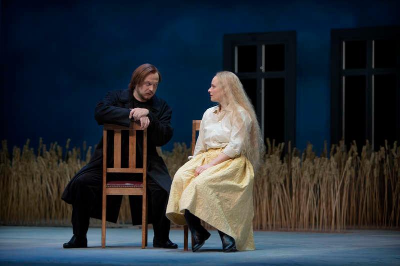 Vladislav Sulimsky och Sabina Cvilak i ”Eugen Onegin” på Malmö opera.