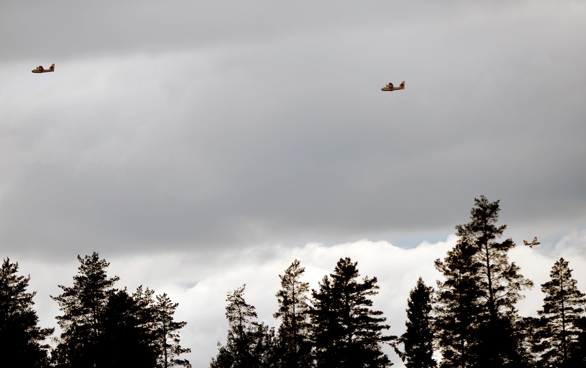 Franska och italienska vattenbombplan användes vid den stora skogsbranden i Västmanland 2014. 
