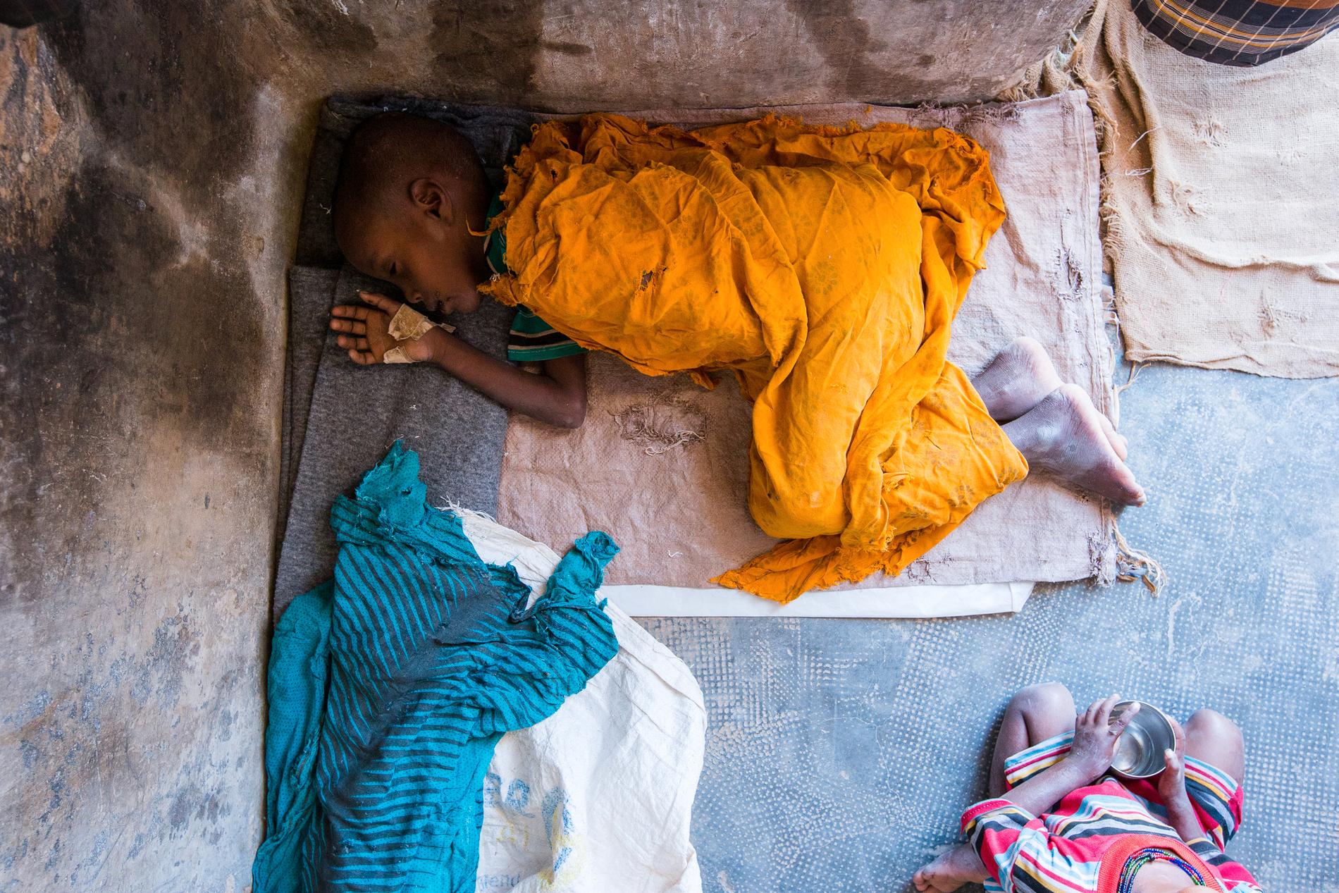 Somalia hamnade 2017 i en nödsituation i samband med en kraftig och långdragen torka. FN larmade om risk för svält och många av dem som drabbades värst var barn. Tiotusentals barn led då av svår undernäring. Bilden är från staden Wajid.