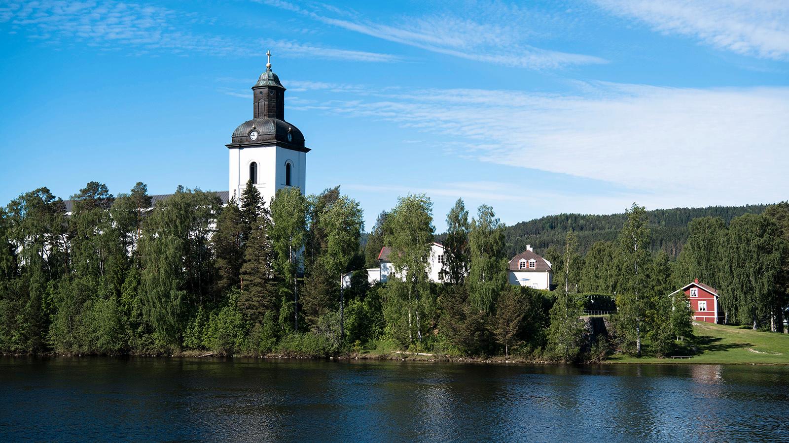 Järvsö kyrka, där Tommy Nilssons före detta svärmor Barbro ”Lill-Babs” Svensson begravdes, är en av 17 kyrkor som ingår i turnén.