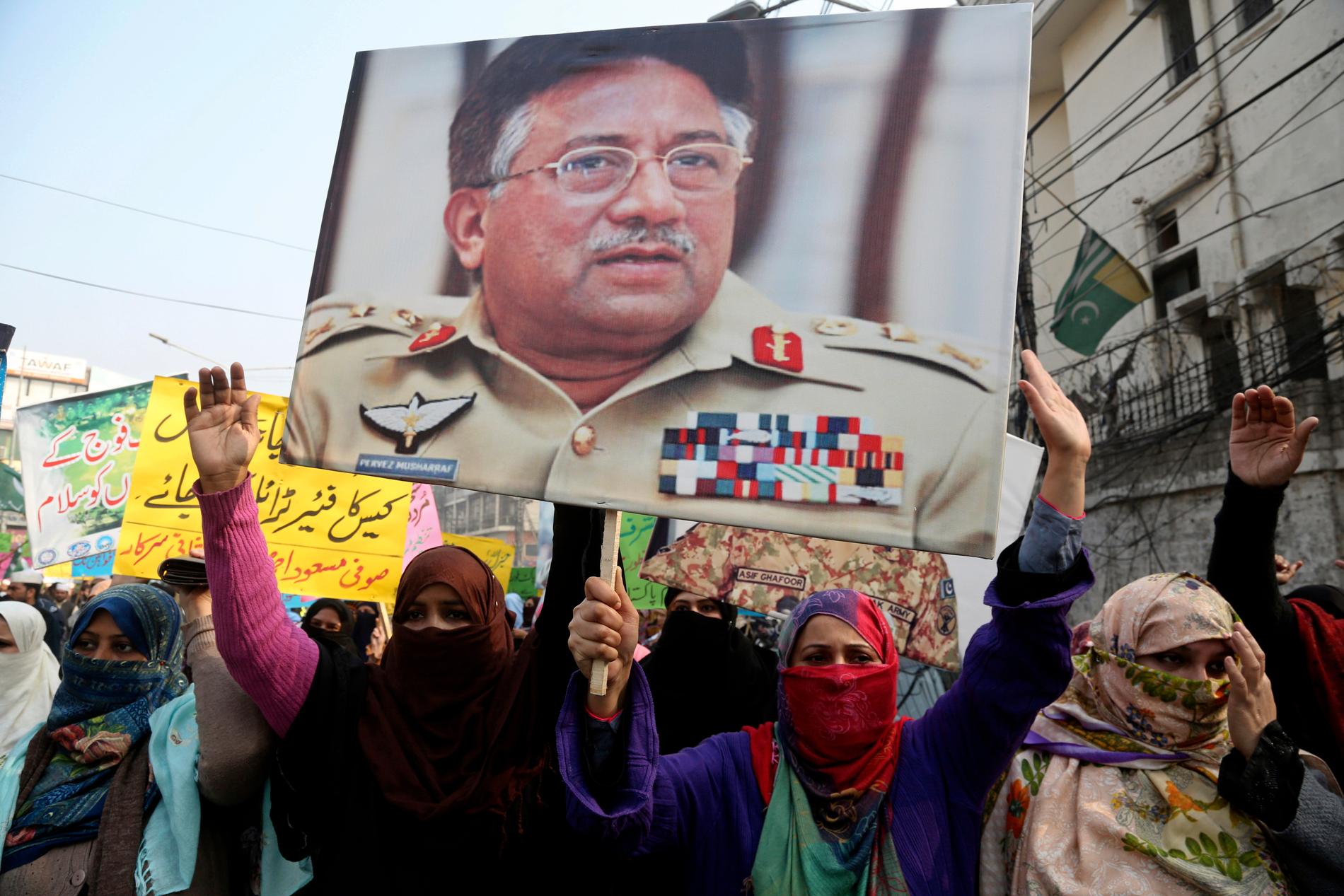 Anhängare till Pakistans tidigare president Pervez Musharraf protesterade i december mot domen mot honom.