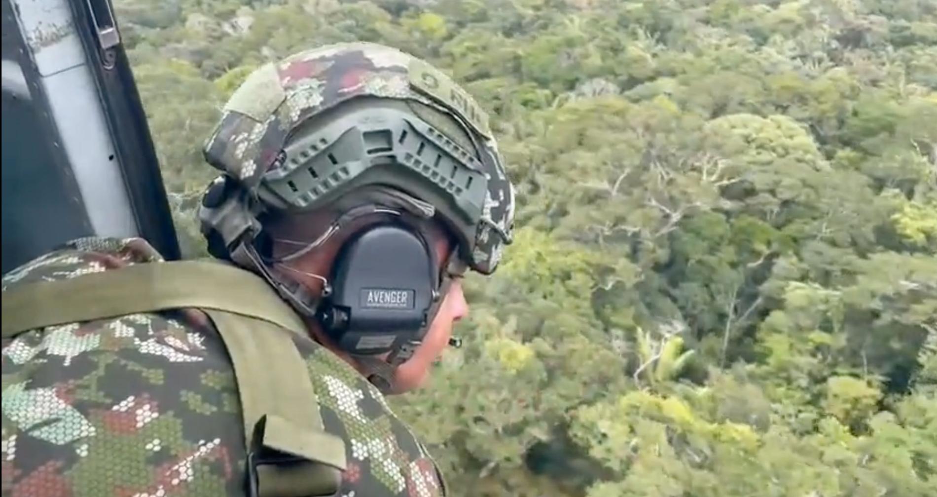 Colombianska militären har sökt efter planet sedan kraschen för 17 dagar sedan.