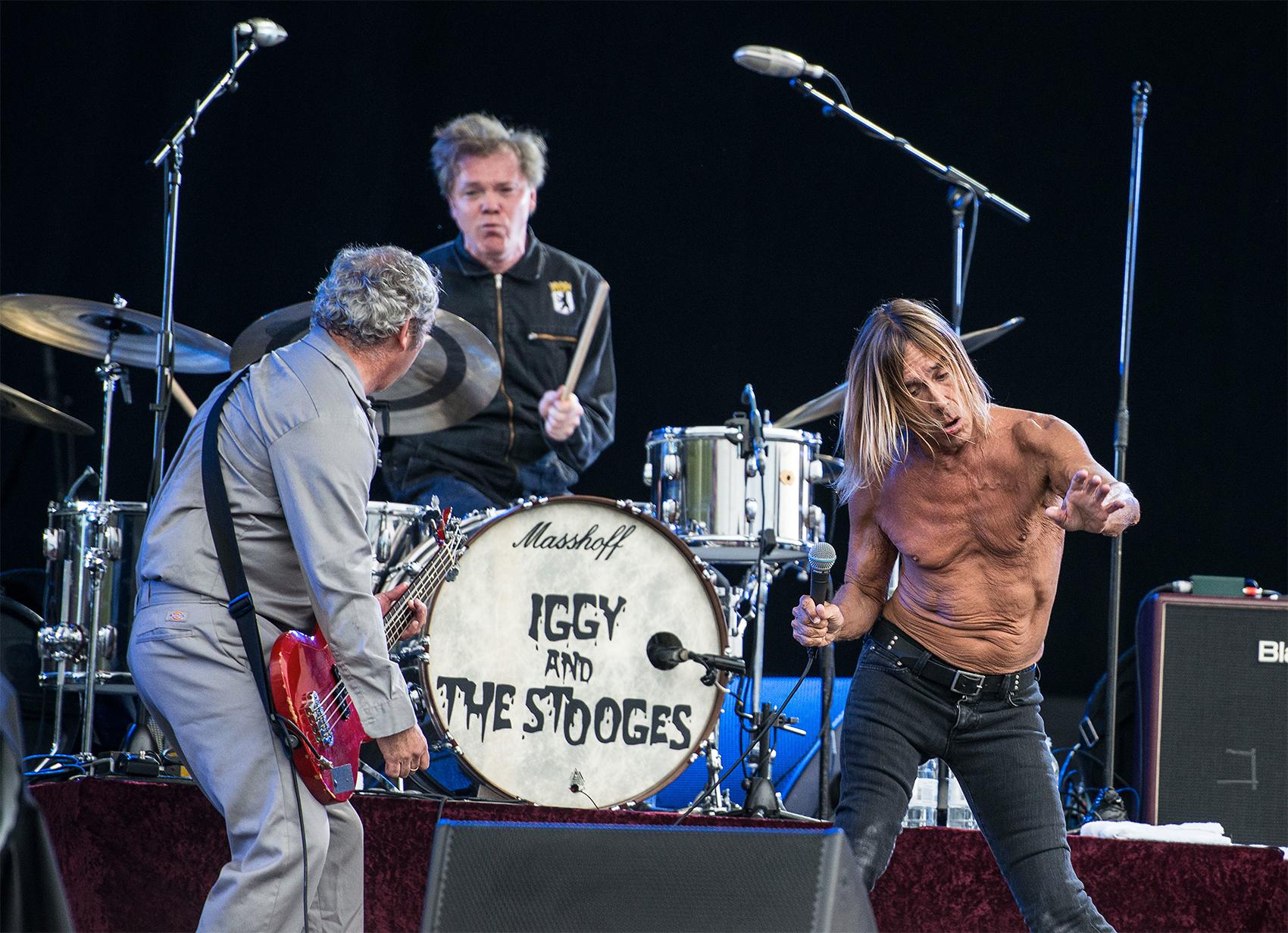 Iggy And The Stooges på Hard Rock Calling 2012: Mike Watt, Scott Asheton och Iggy Pop.