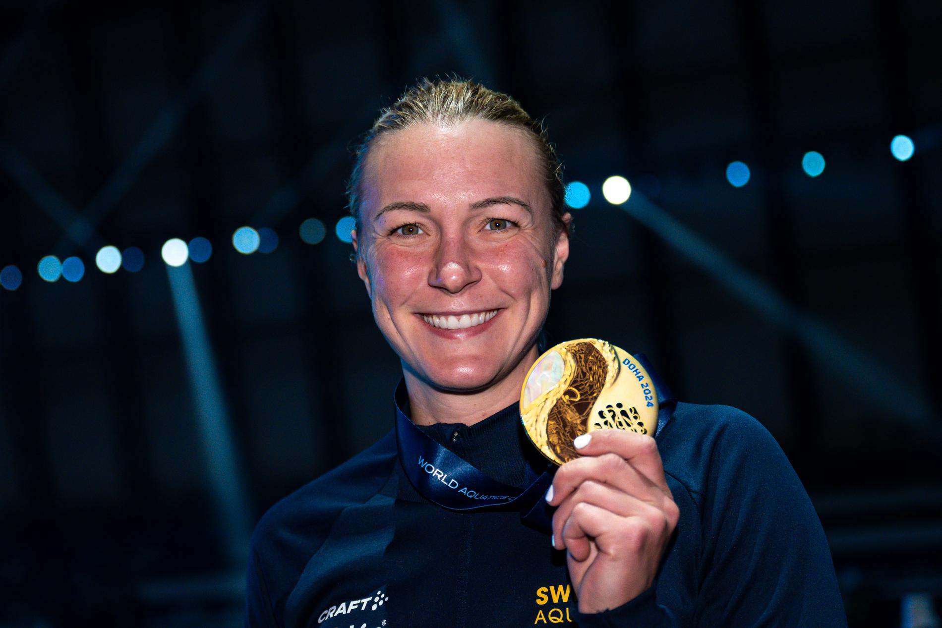 Sarah Sjöström med VM-guldet.