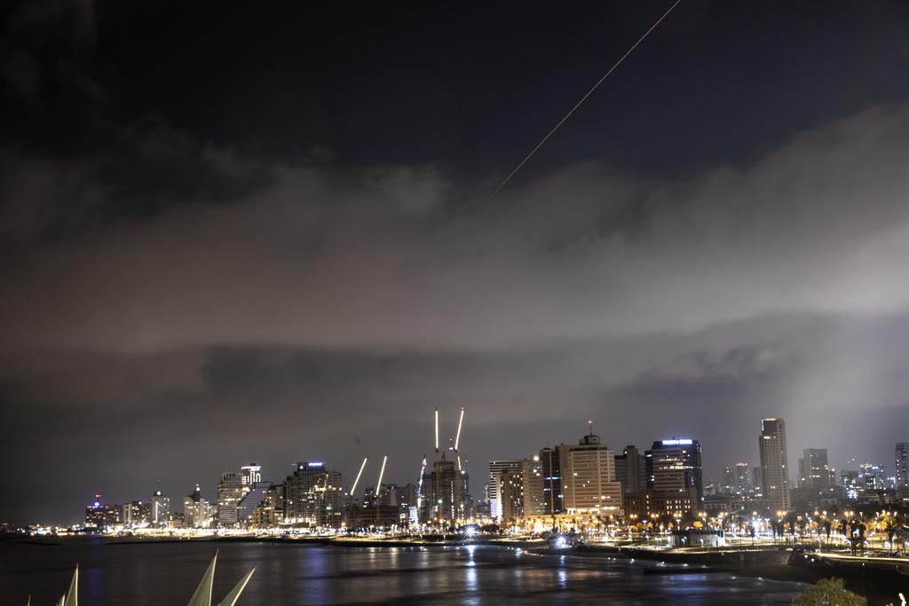 Missiler i luften över Tel Aviv under natten mot söndag. 