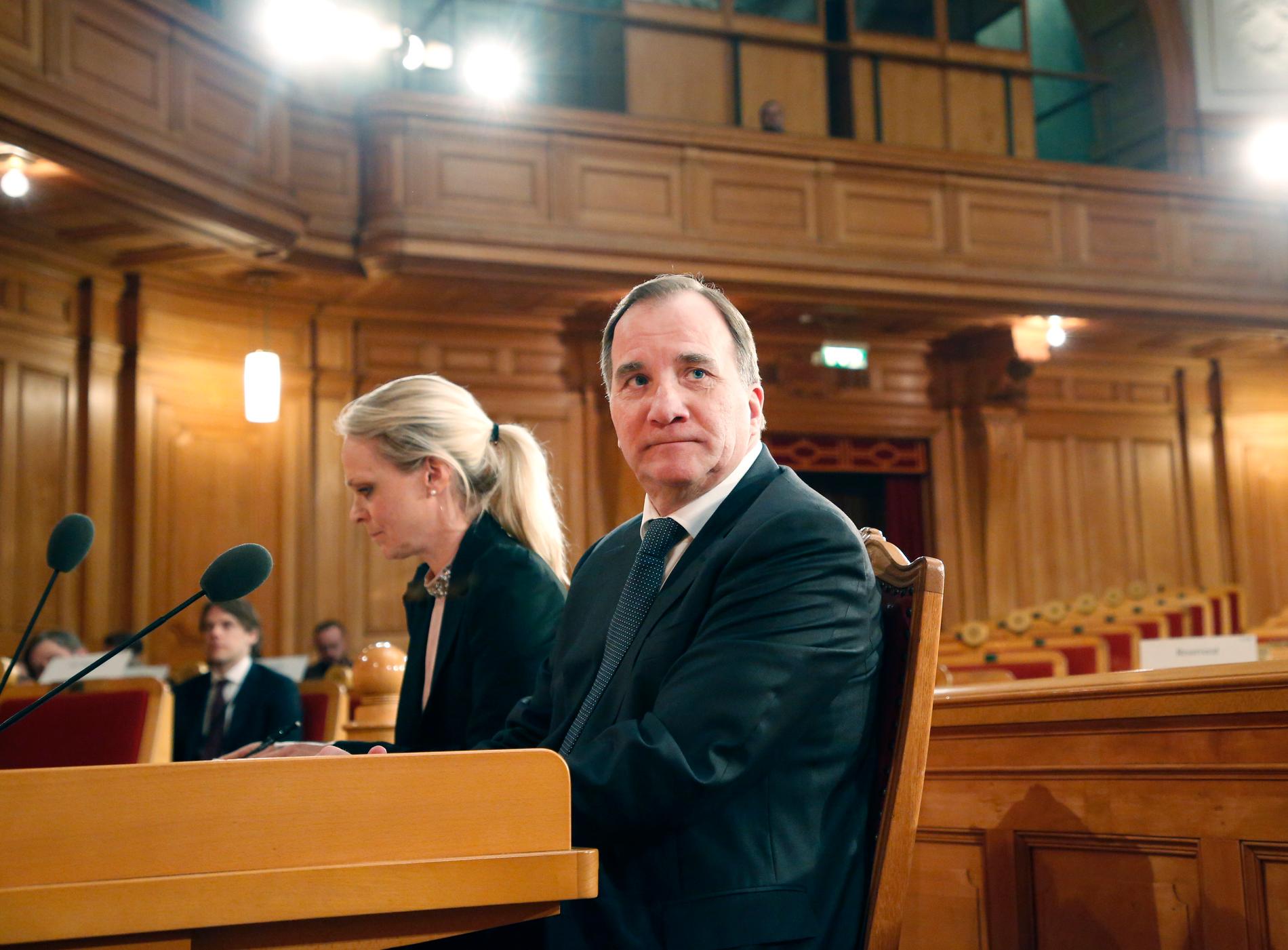 Konstitutionsutskottet frågar ut statsminister Stefan Löfven (S) om it-skandalen i Transportstyrelsen.
