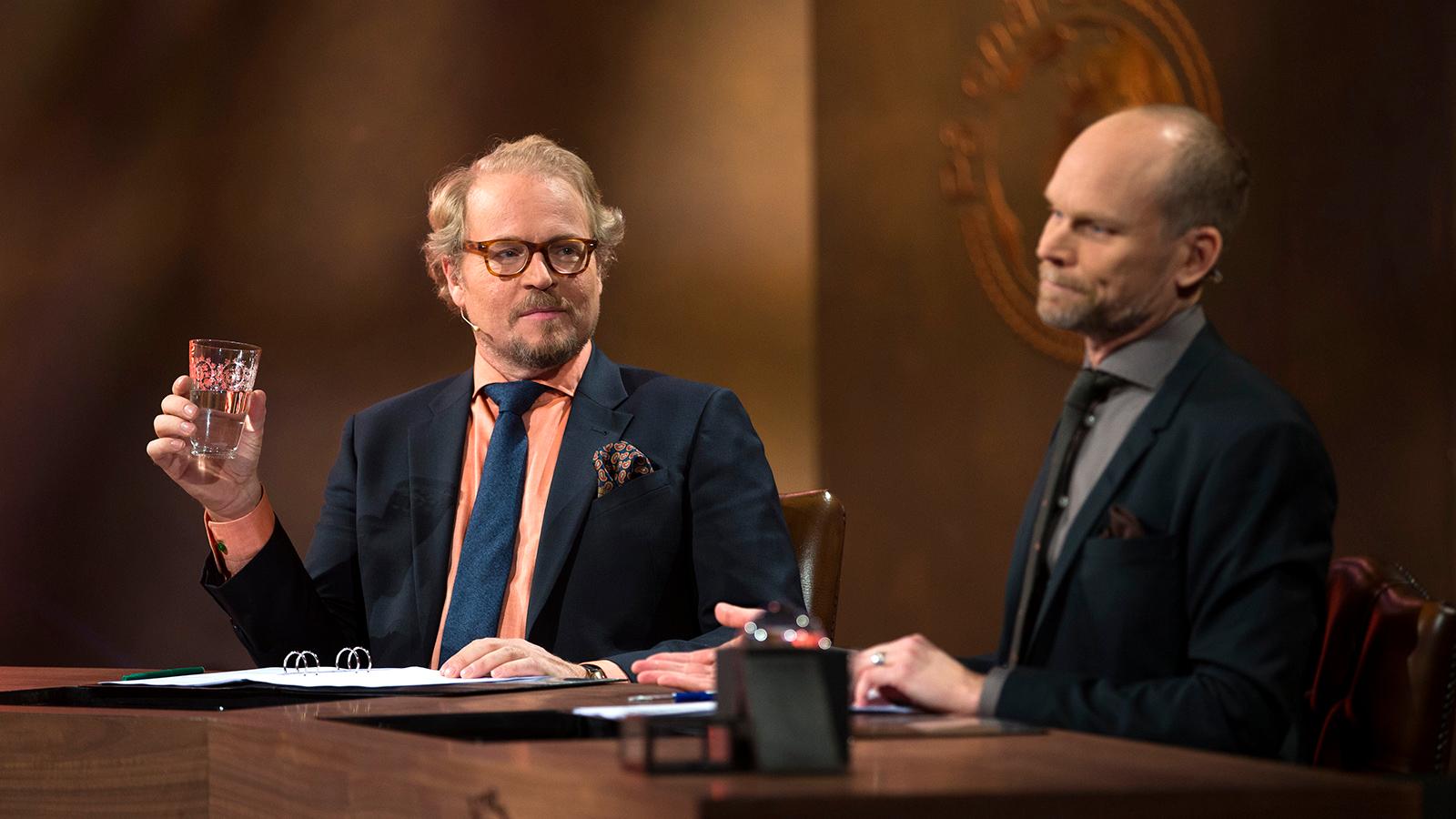 Fredrik Lindström och Kristian Luuk i ”På spåret”.