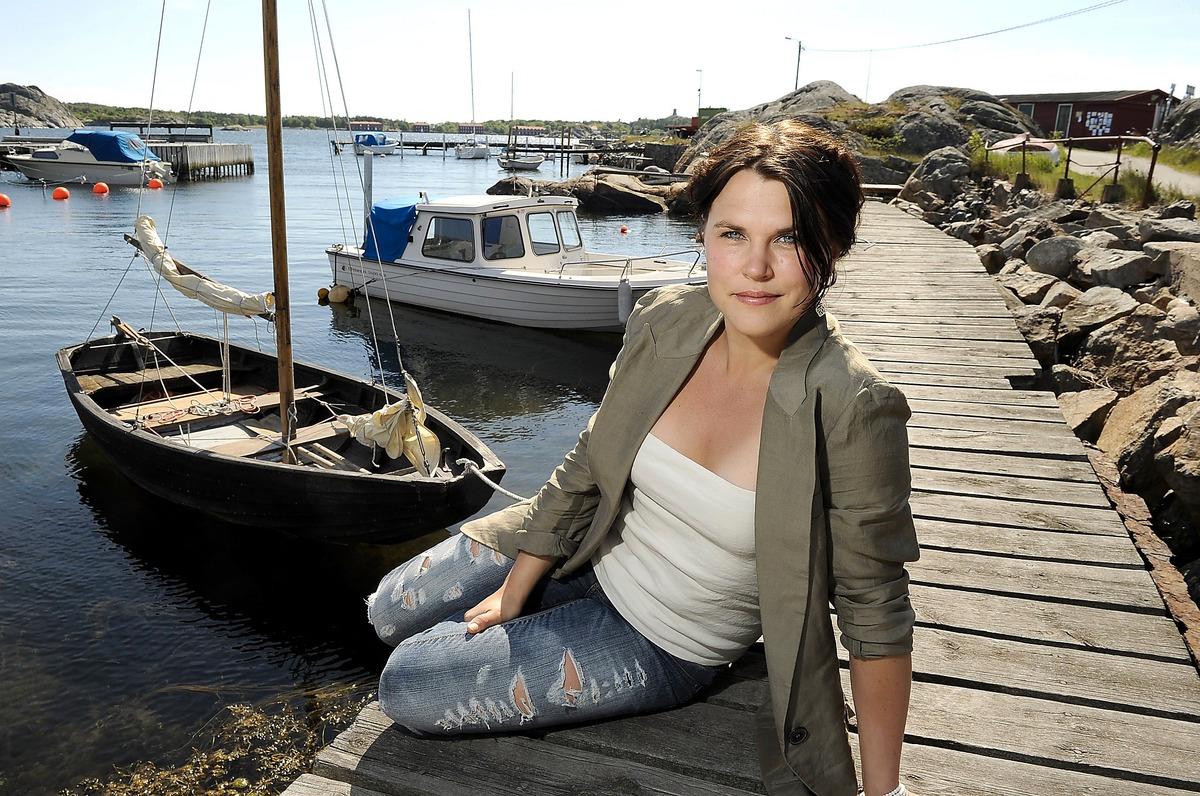 FAVORITGRANNEN Komikern och skådespelerskan Mia Skäringer hamnar i topp när svenskarna får välja vem de helst vill ha som granne vid sommarstugan.