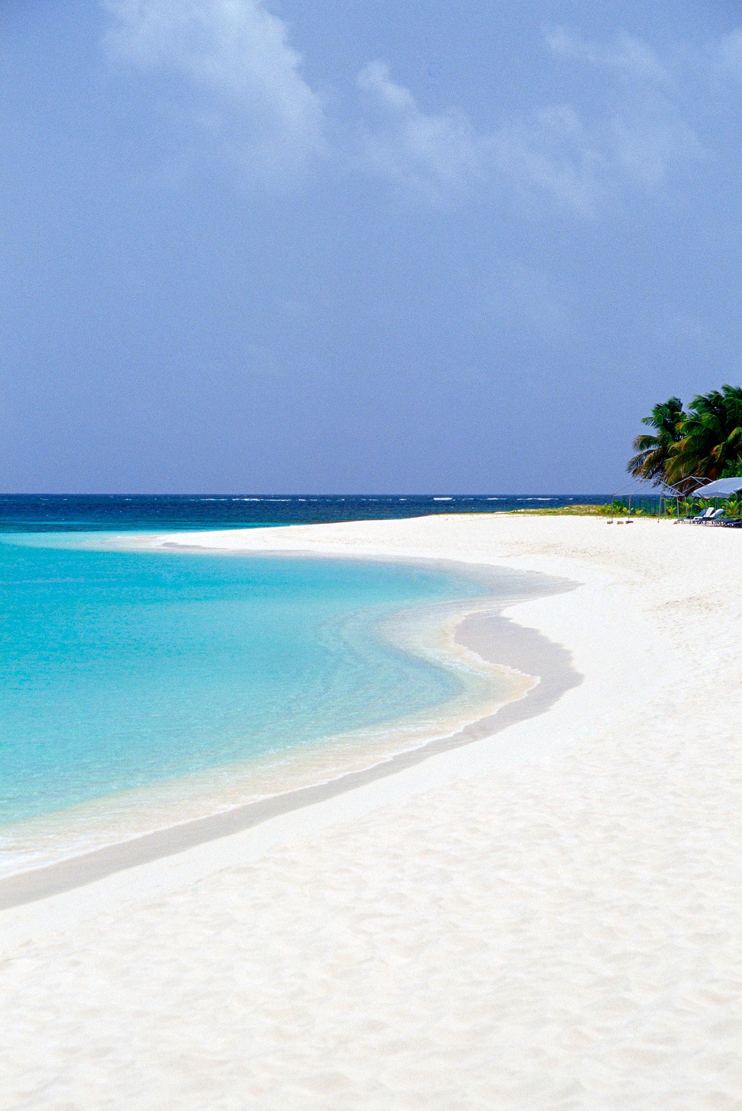 SHOAL BAY WEST, ANGUILLA Lilla Anguilla är en i pärlbandet av öar i östra delen av Karibien. Shoal Bay West ligger nära öns sydspets, intill Maundays Bay.