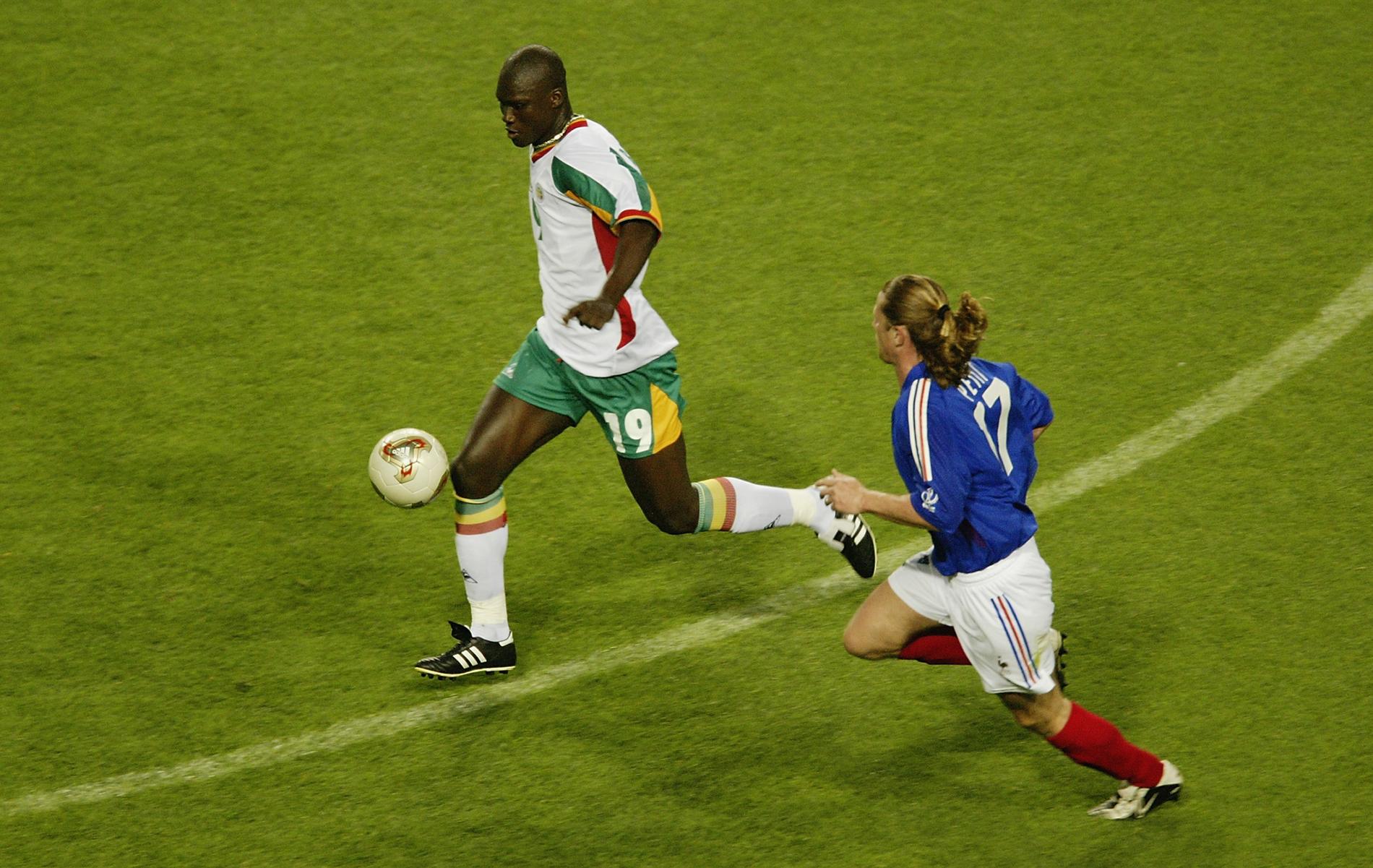 Papa Bouba Diop gjorde Senegals första VM-mål någonsin, mot Frankrike i öppningsmatchen 2002.