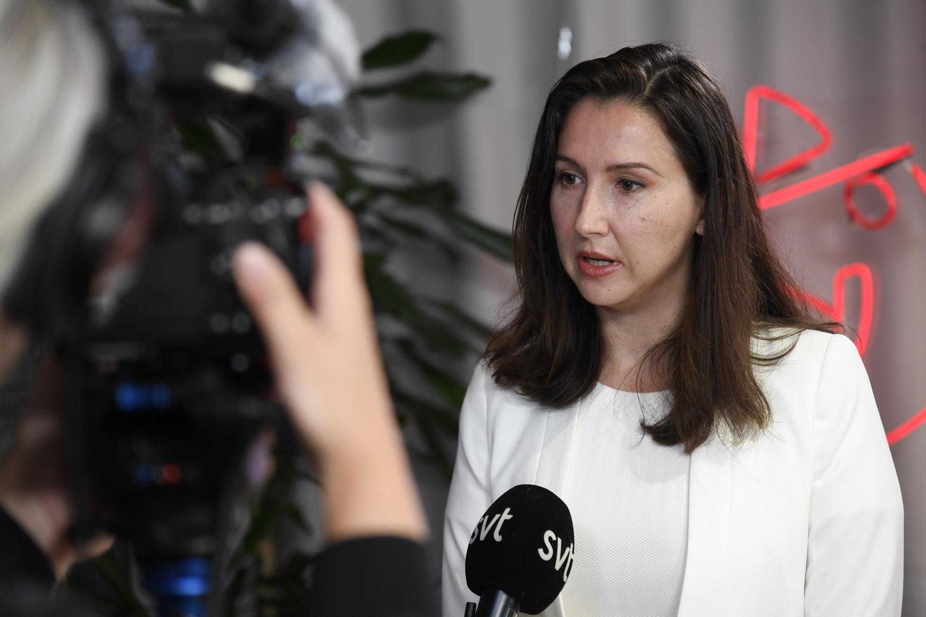 Aida Hadžialić, socialdemokratiskt regionråd i Stockholm, är nöjd med de preliminära siffrorna.