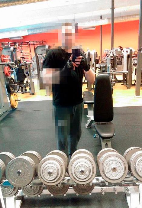  28-åringen lägger upp en selfie från ett gym i Skåne. Han är efterlyst eftersom han håller sig undan en månads fängelse för grovt rattfylleri.