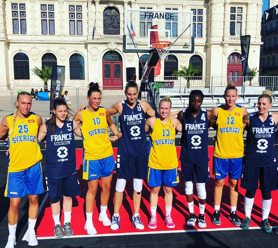Sveriges damlandslag i Streetbasket EM- och OS-kvalar i franska Poiters den 29–30 juni. Under torsdagen genrepade Sverige mot Frankrike.