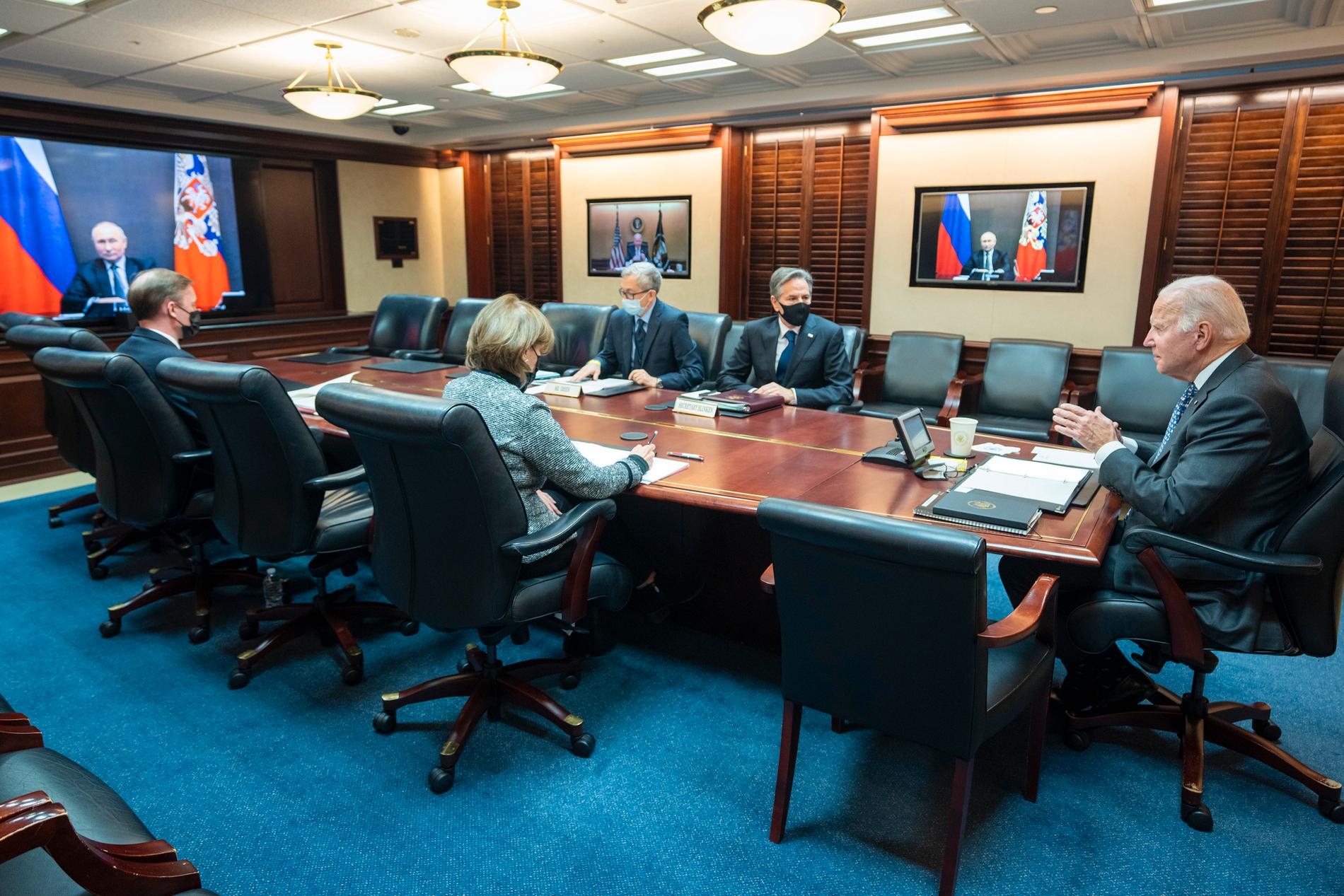 USA:s president Joe Biden under det digitala toppmötet med Rysslands president Vladimir Putin. Bilden är distribuerad av Vita huset.