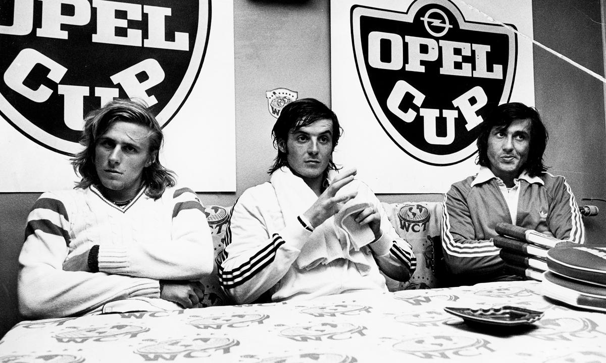 Adriano Panatta omgiven av Borg och Nastase. Året är 1976.