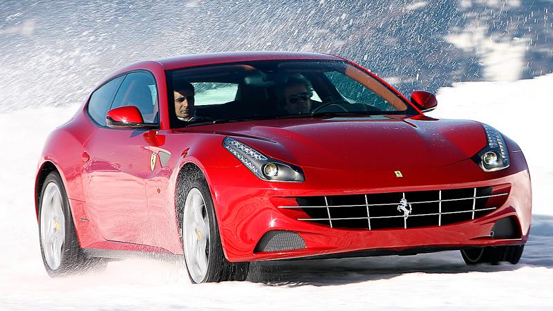 DYR FAMILJEBIL Nya Ferrari FF har plats för fyra, stort bagagerum och fyrhjulsdrift. Men den har även 660 hästkrafter och gör 0-100km/t på 3,7 sekunder. Foto: Roberto Carrer
