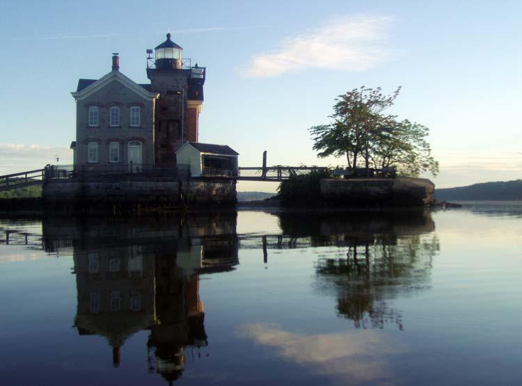 Den historiska fyren Saugerties Lighthouse från 1869 är en perfekt utgångspunkt för att upptäcka Hudson Valley norr om New York. På 1990-talet omvandlades fyren till ett B&B med två rum med utsikt över floden.
www.saugertieslighthouse.com