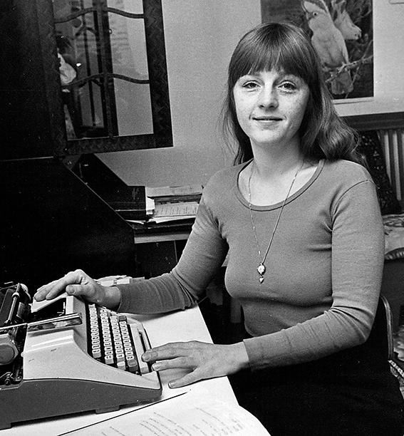 Bodil Malmsten 1978, året efter poesidebuten med ”Dvärgen Gustaf”. Totalt gav hon ut åtta diktböcker som nu samlas i en volym.