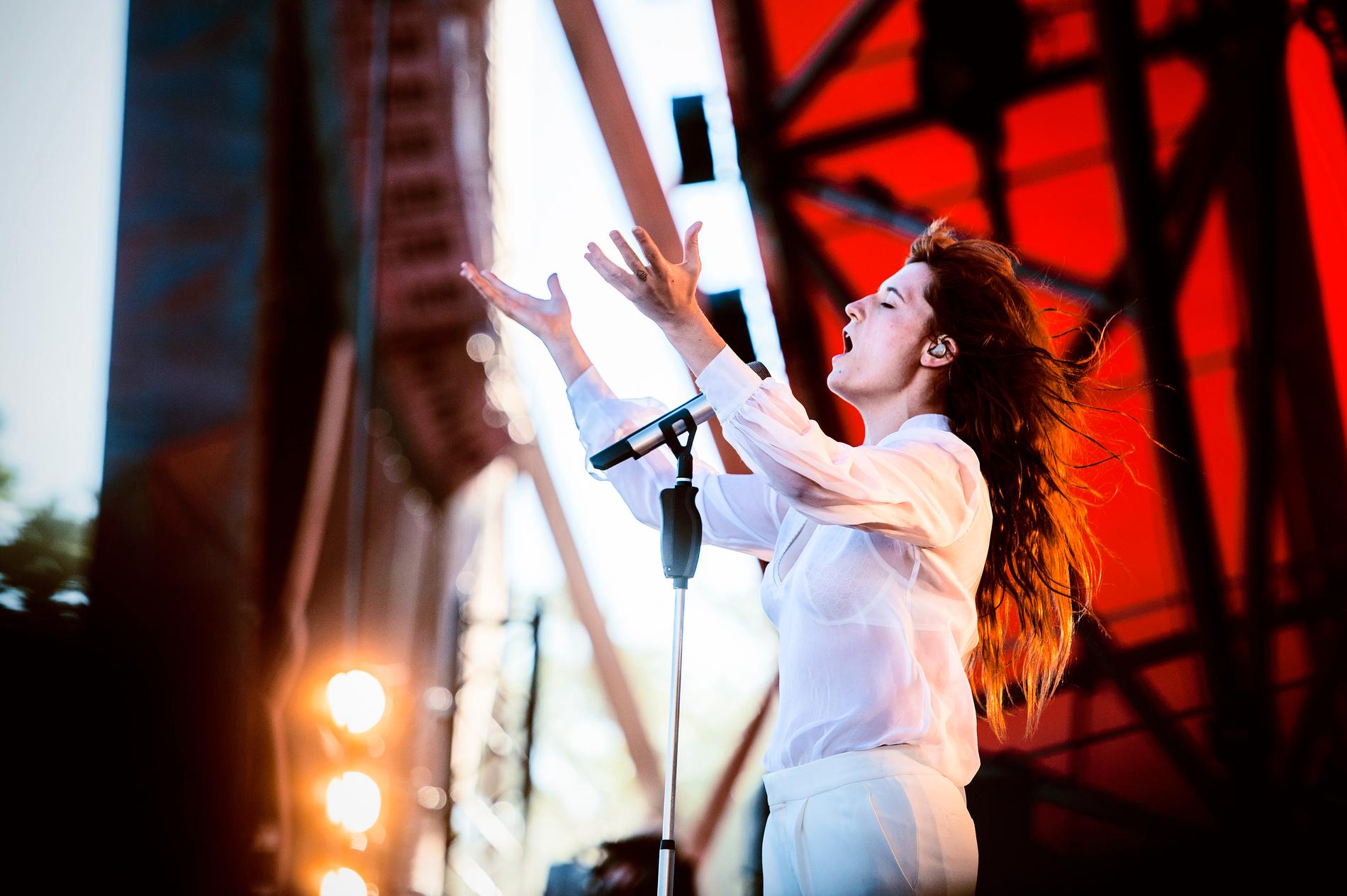 Florence + The Machine på Roskildefestivalen 2015.