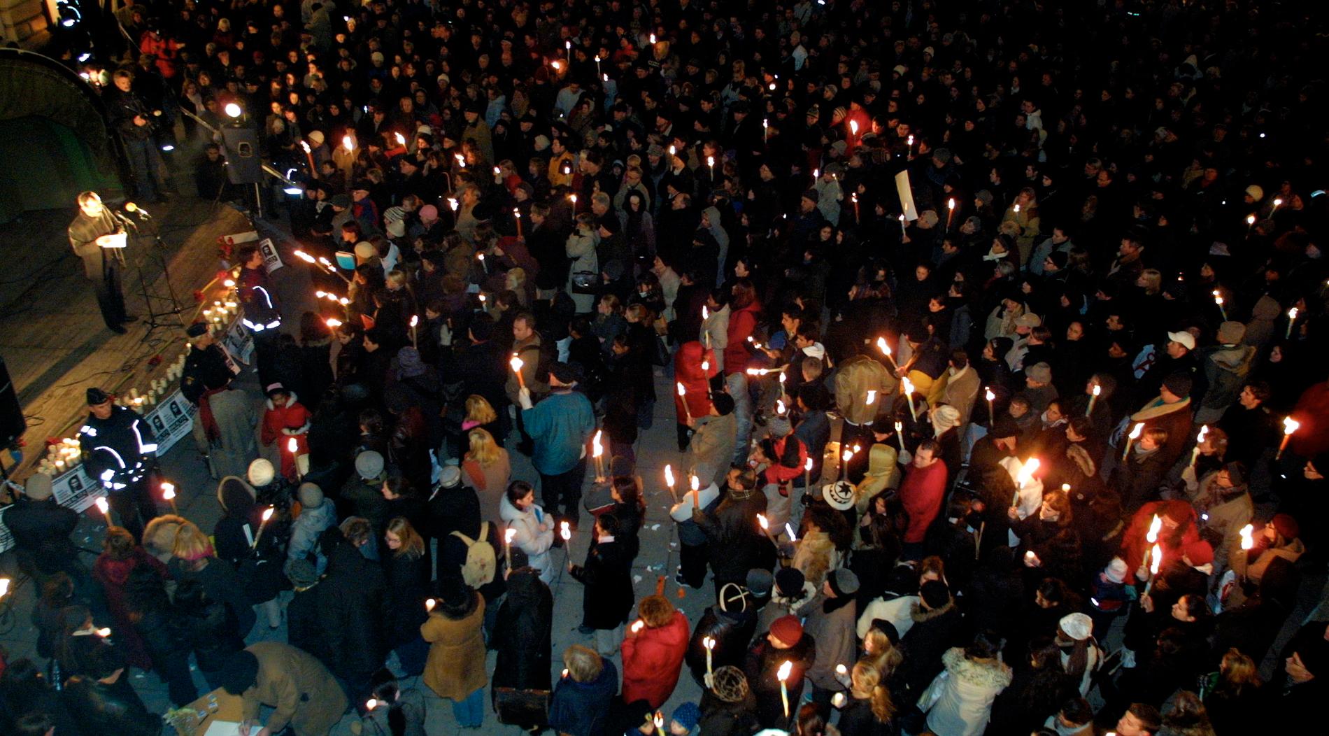 Arkivbild. En manifestation vid Stora torget i Uppsala efter Fadime mördats.