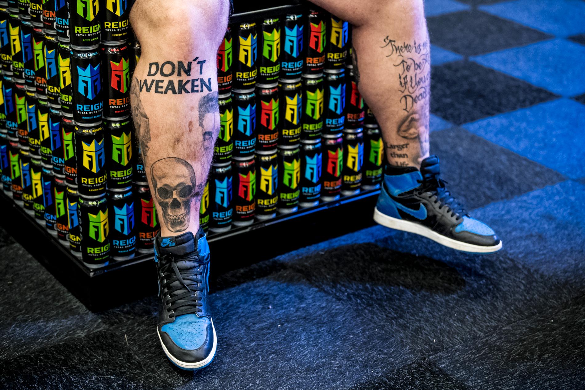 Stark man med starka tatueringar. Hafþór ”The mountain” Björnsson på Fitnessfestivalen i Stockholm.