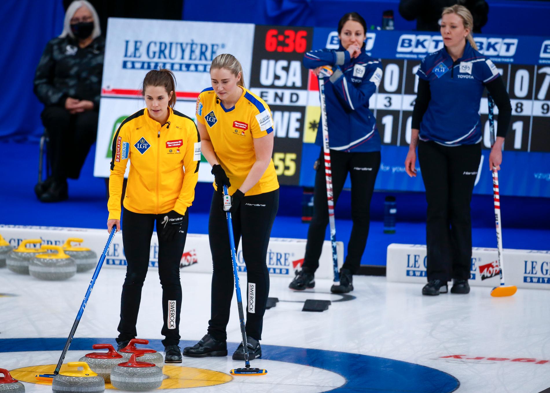 Sverige och Anna Hasselborg och Sara McManus, duon till vänster, mäktade inte med USA i bronsmatchen.